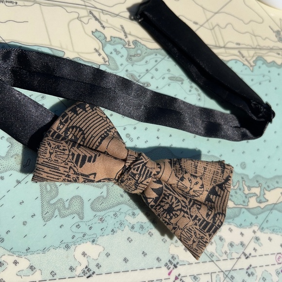 Vintage Safari Tiger Graphic Printed Bowtie - Picture 1 of 4